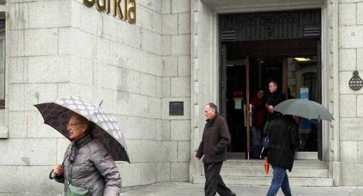 Bankia y Banco Sabadell lideran la bajada de la tasa de morosidad / BBVA pide a Bruselas que los topes a los bonus no afecten a los fintech\'